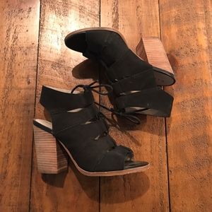 Hinge Lace Up Block Sandals